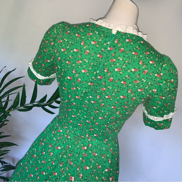 v i n t a g e :: Whimsical Handmade Floral Cottagecore Milkmaid Dress - Picture 12 of 16